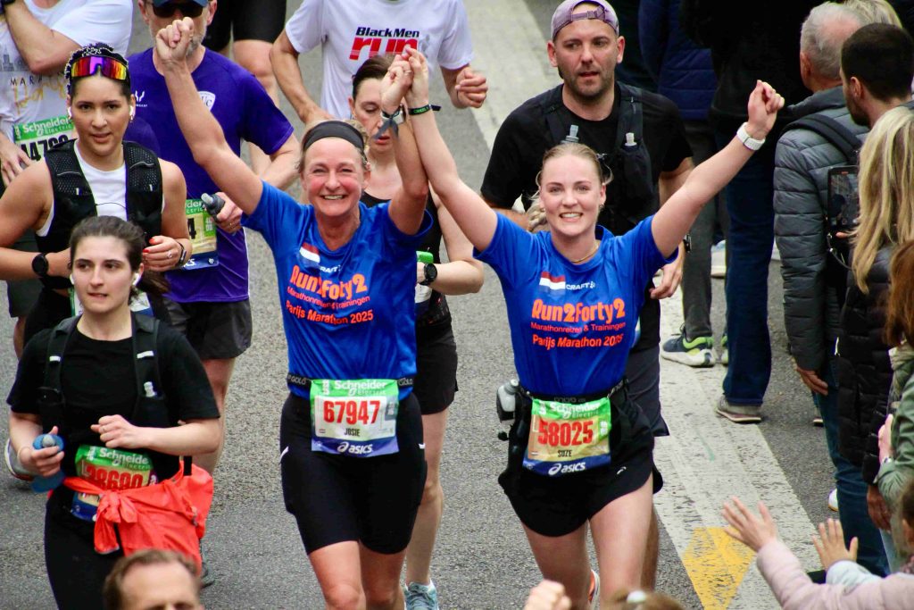Run2Forty2 Moeder en dochter rennen samen de Parijs Marathon