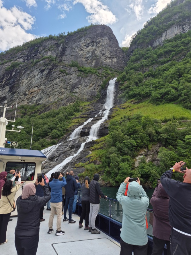 Dagexcursie naar de Geirangerfjord (UNESCO-werelderfgoed) tijdens onze marathonreis in Ålesund, Noorwegen