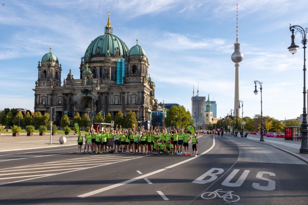 Onze groep lopers vóór de start van ons loslooprondje tijdens de marathonreis in Berlijn
