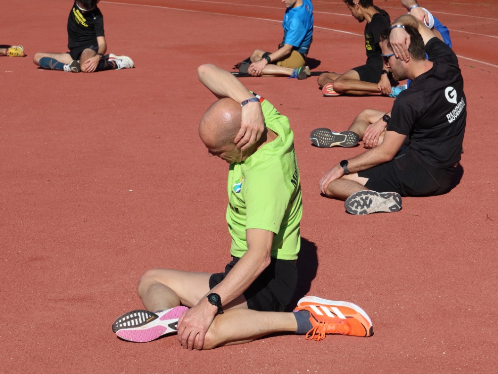 Mobiliteitssessie tijdens ons trainingskamp in de Algarve, in samenwerking met Running Movements